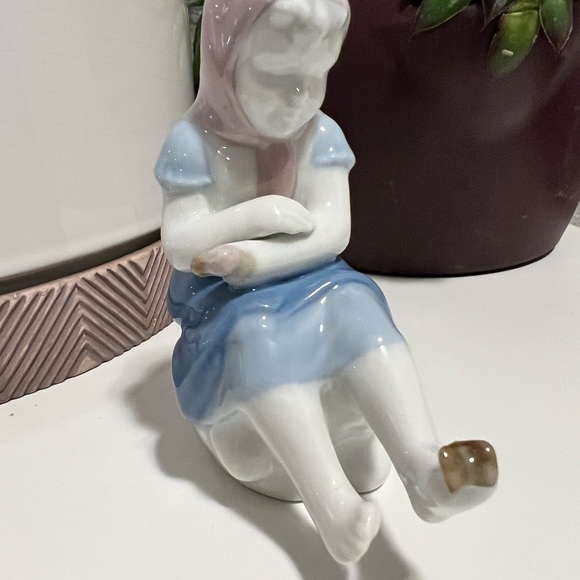 GEROLD PORZELLAN BAVARIA WEST GERMANY GIRL WITH BUTTERFLY FIGURINE - Picture 3 of 12